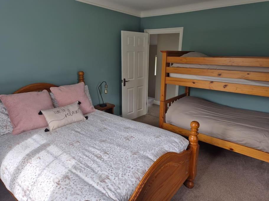 Stunning 5 Bedroom House On The River Wensum, Sleeps 19 NWI Exteriör bild